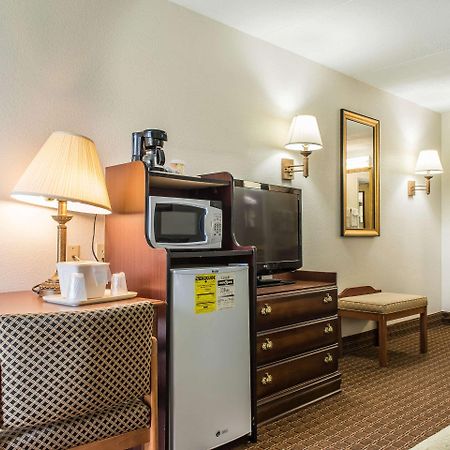 Rodeway Inn Brookville Bagian luar foto