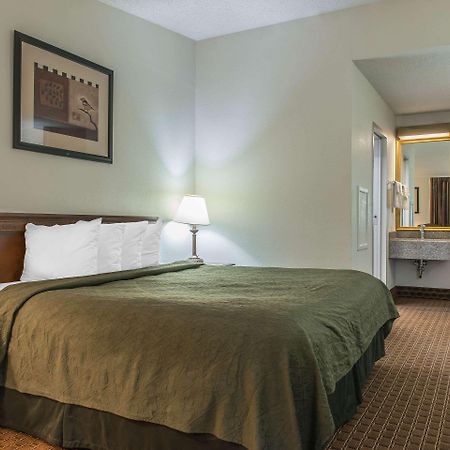 Rodeway Inn Brookville Bagian luar foto