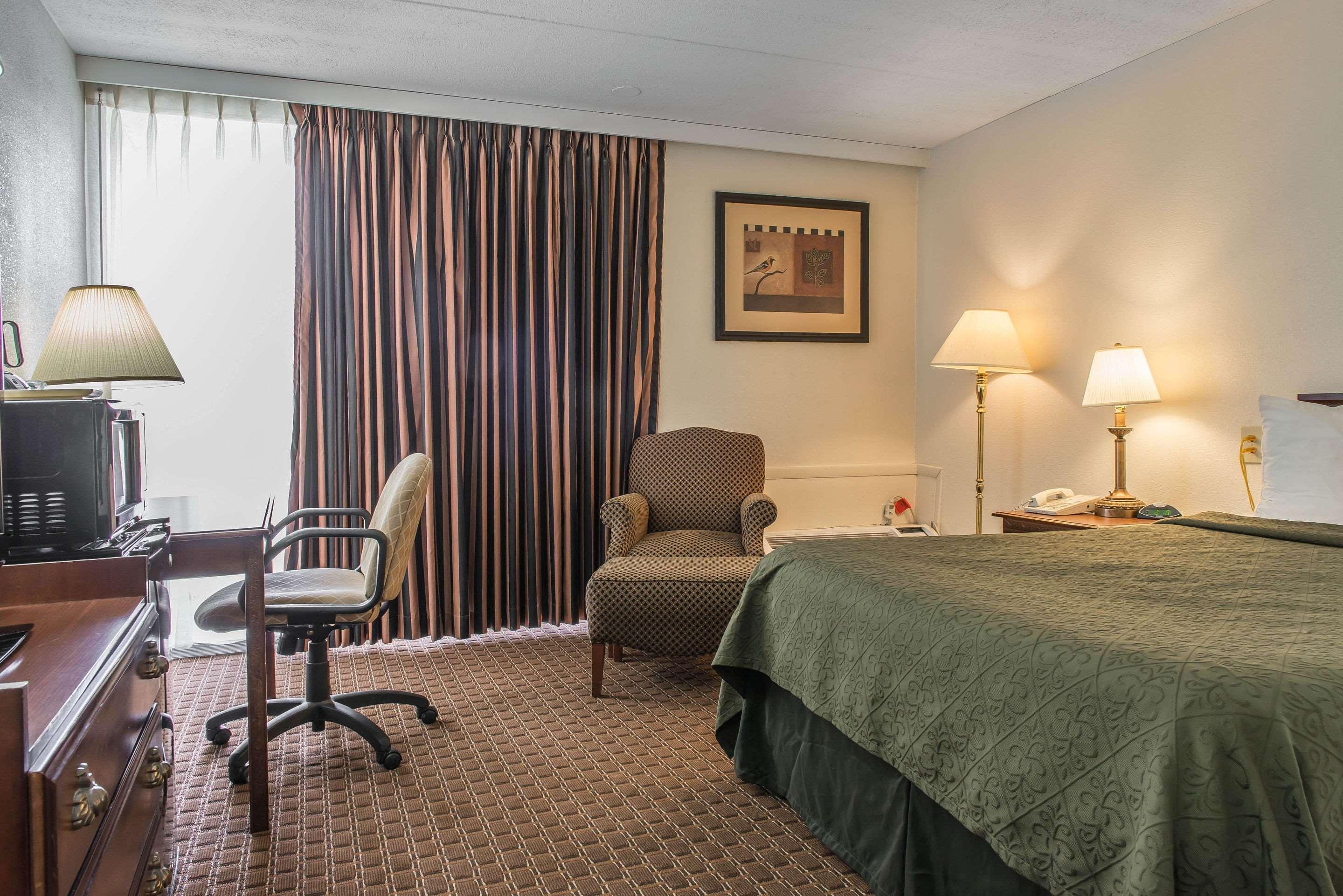 Rodeway Inn Brookville Bagian luar foto