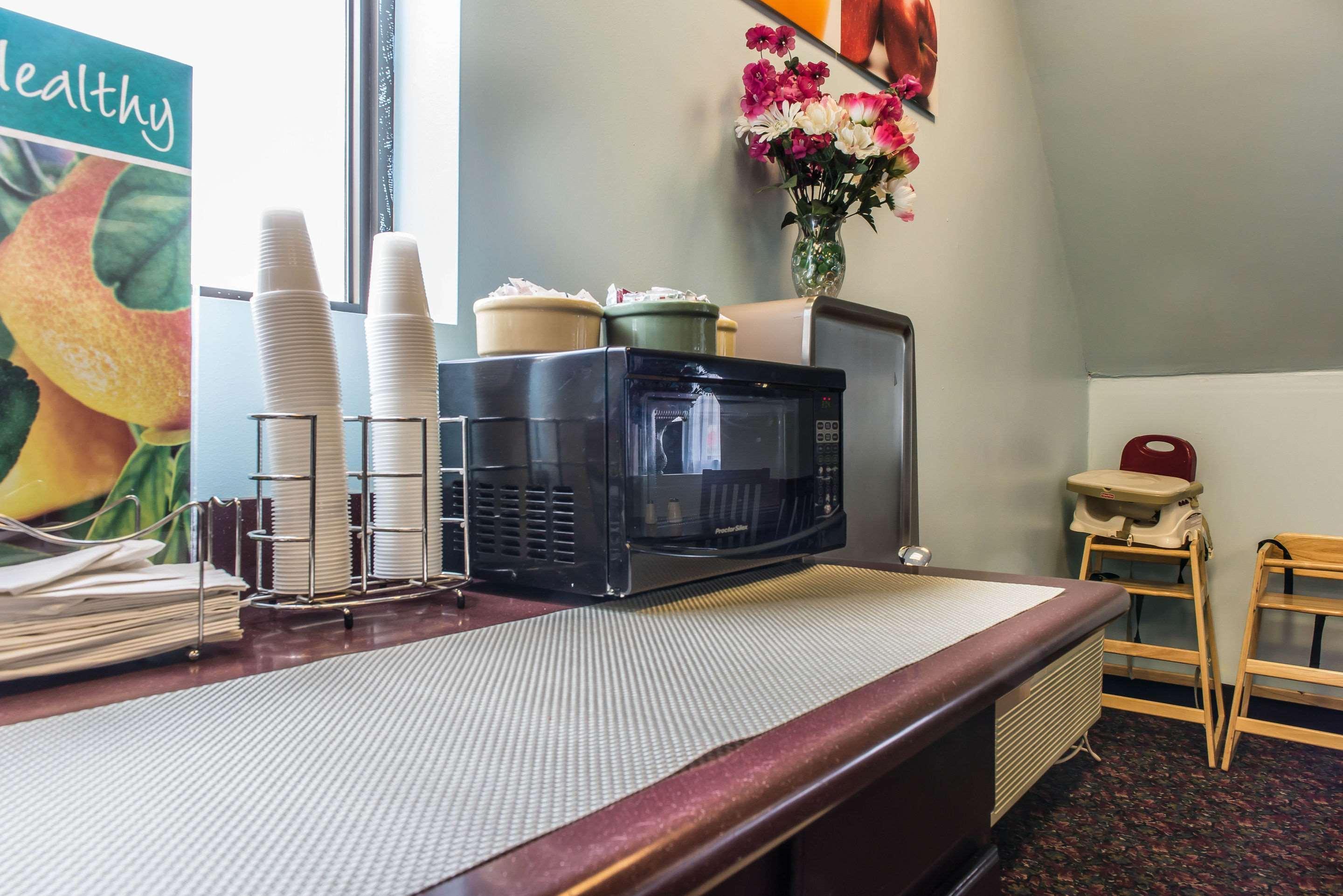 Rodeway Inn Brookville Bagian luar foto