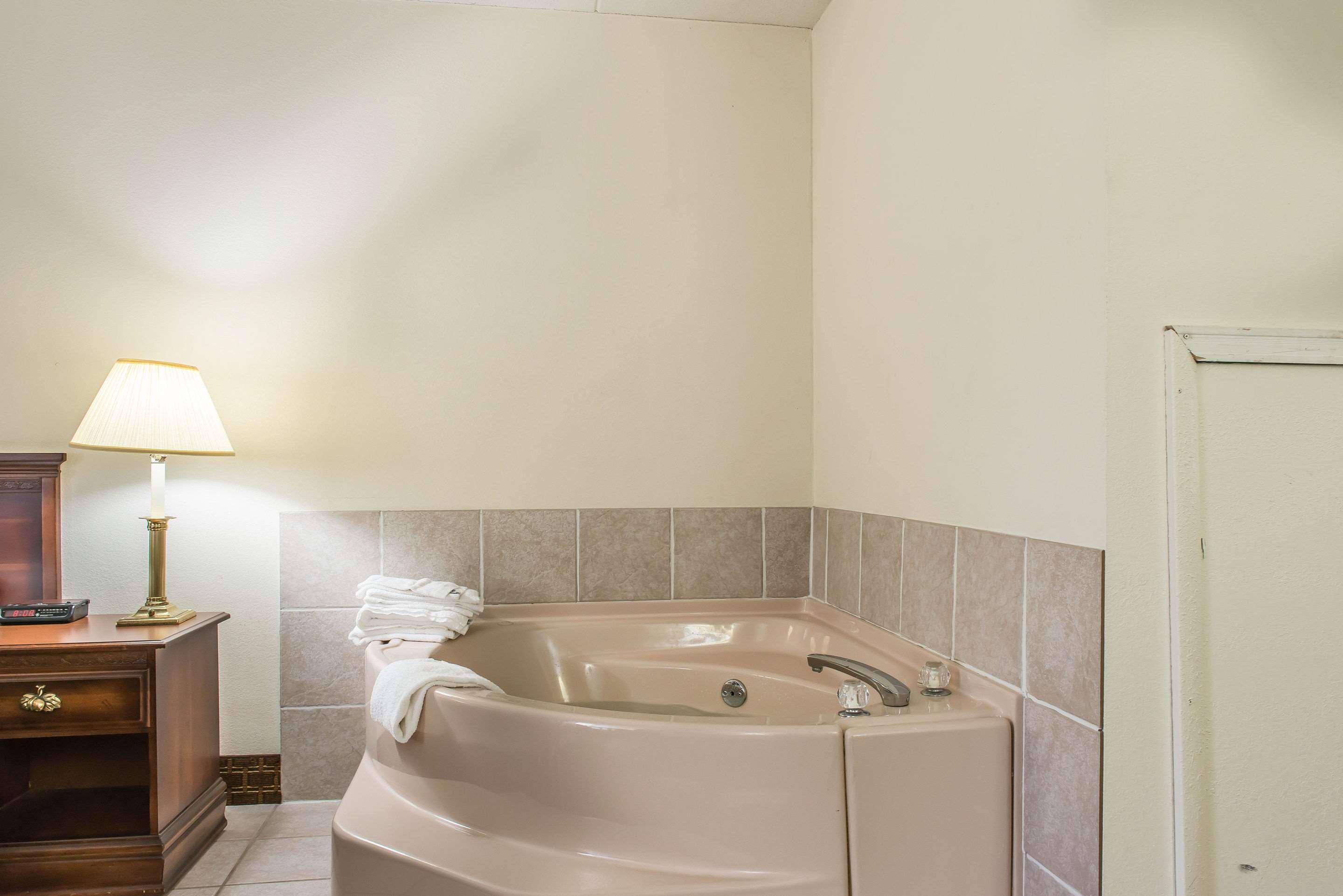 Rodeway Inn Brookville Bagian luar foto