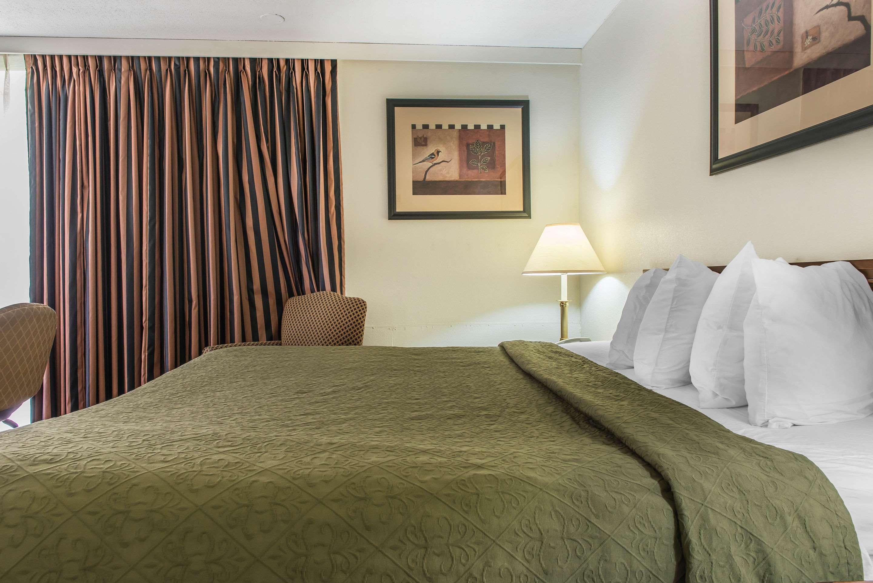 Rodeway Inn Brookville Bagian luar foto