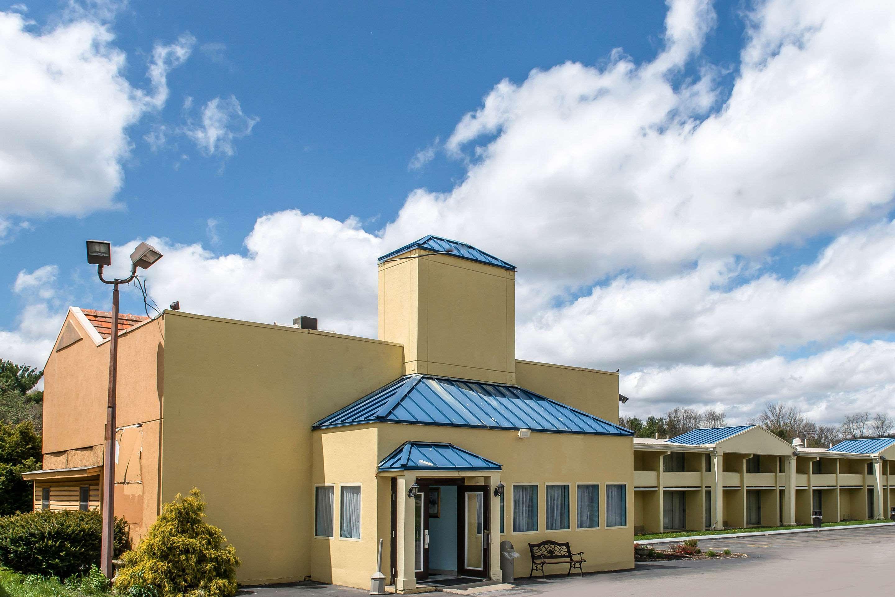Rodeway Inn Brookville Bagian luar foto