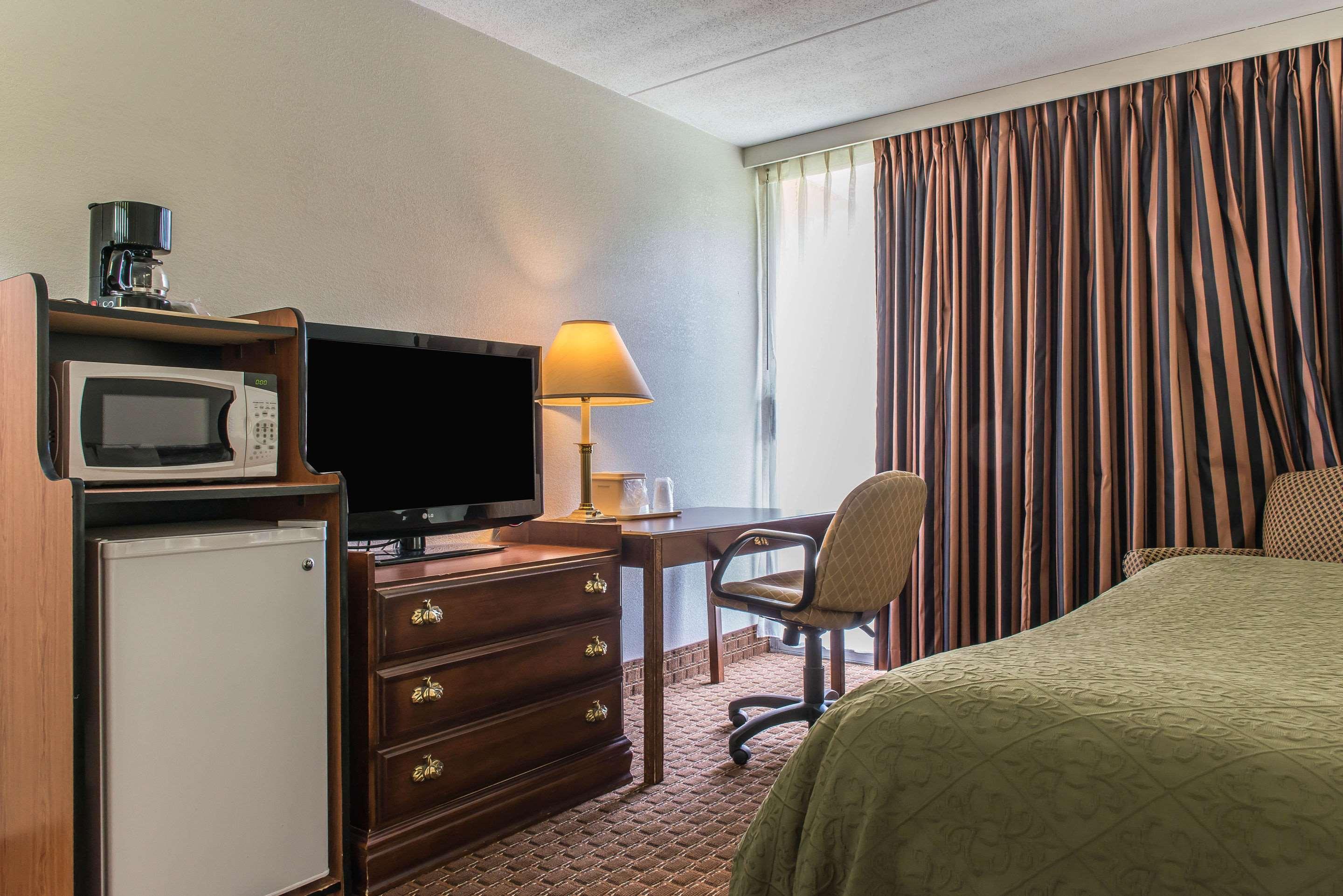 Rodeway Inn Brookville Bagian luar foto