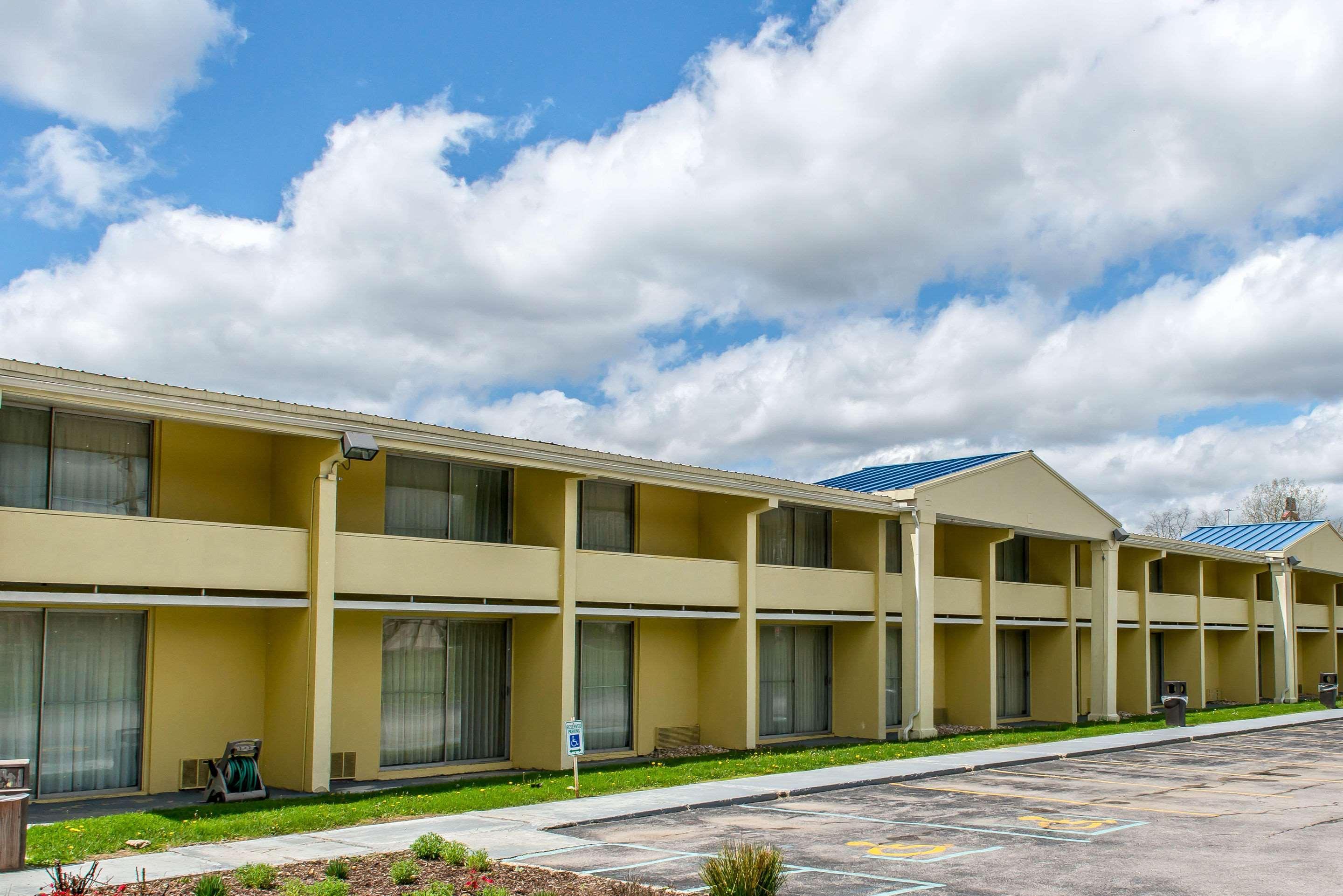 Rodeway Inn Brookville Bagian luar foto