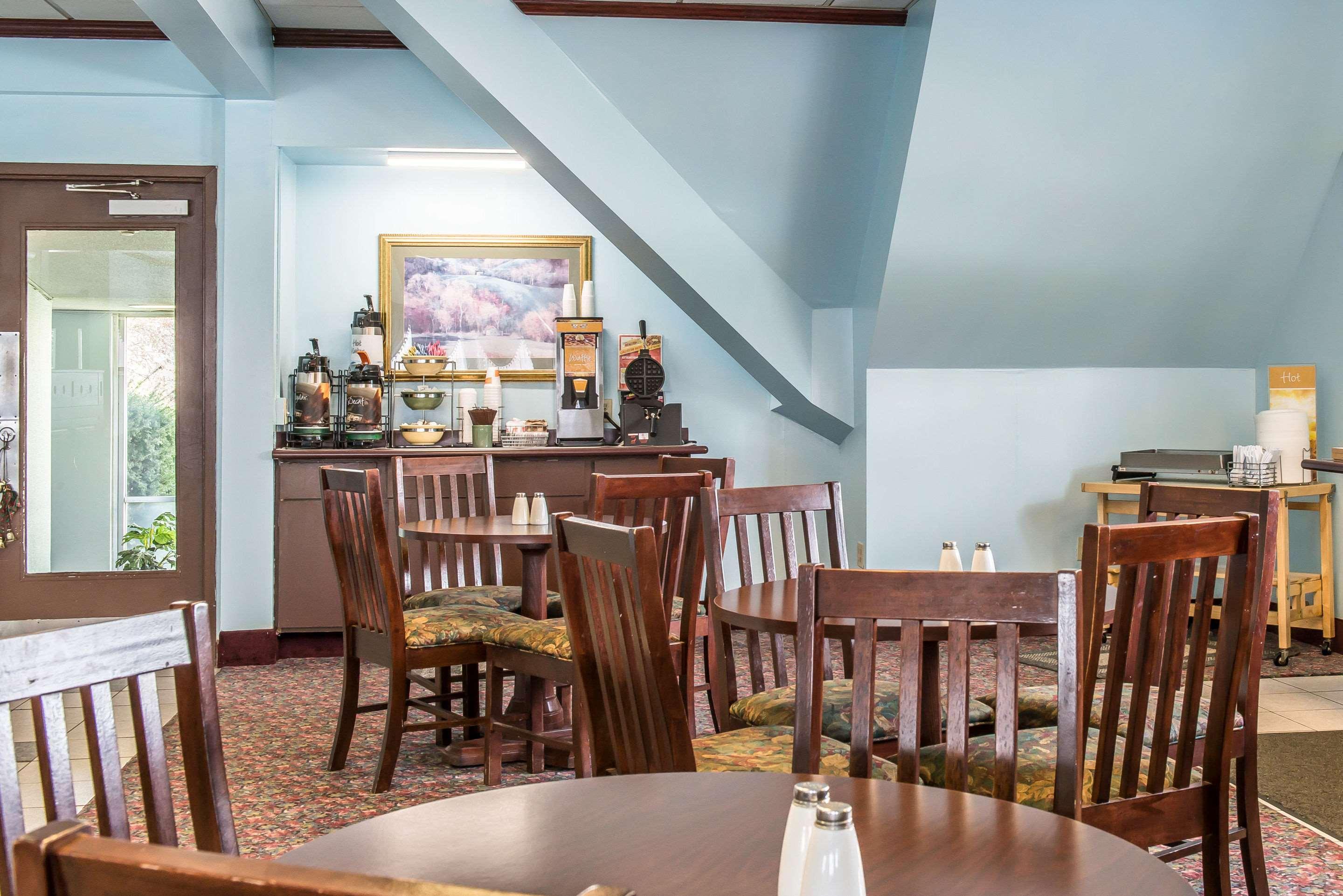 Rodeway Inn Brookville Bagian luar foto