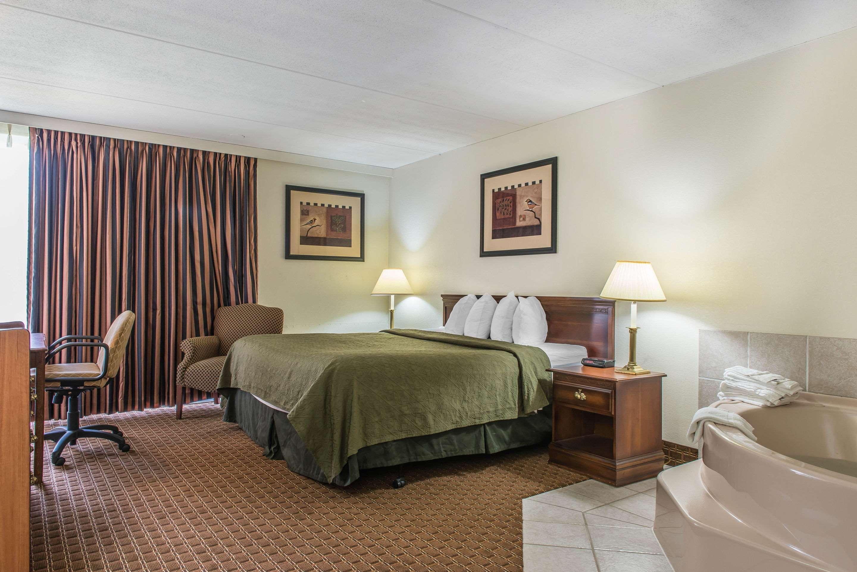 Rodeway Inn Brookville Bagian luar foto