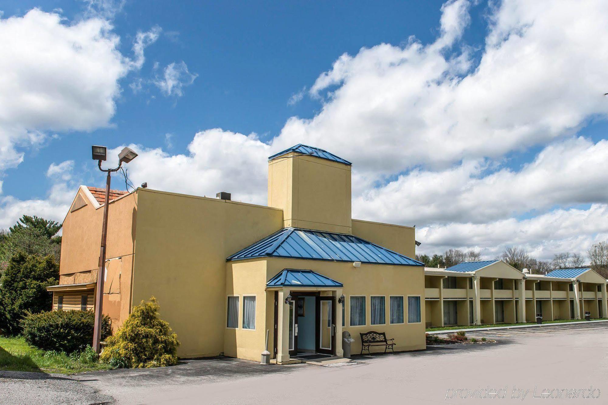 Rodeway Inn Brookville Bagian luar foto