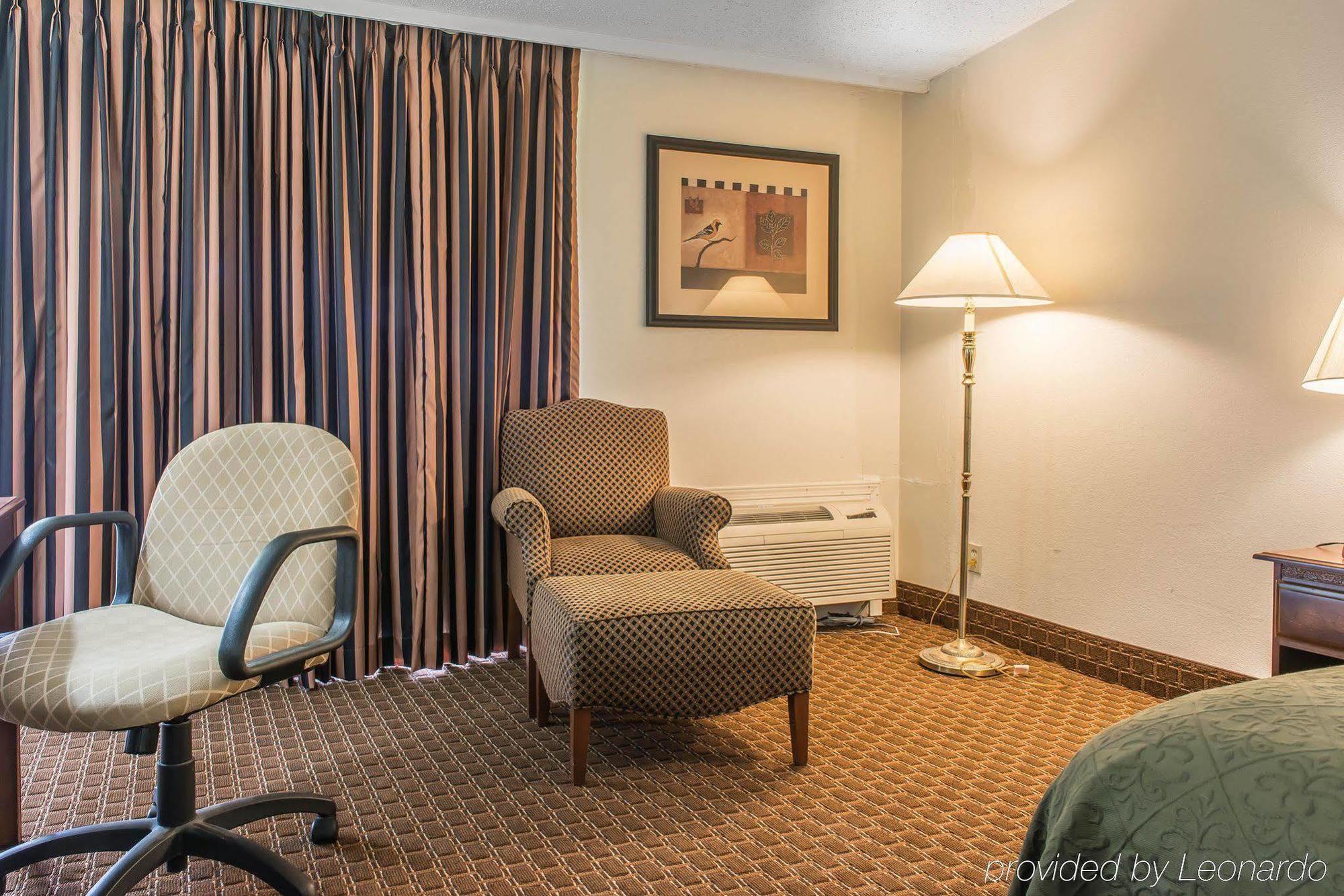 Rodeway Inn Brookville Bagian luar foto