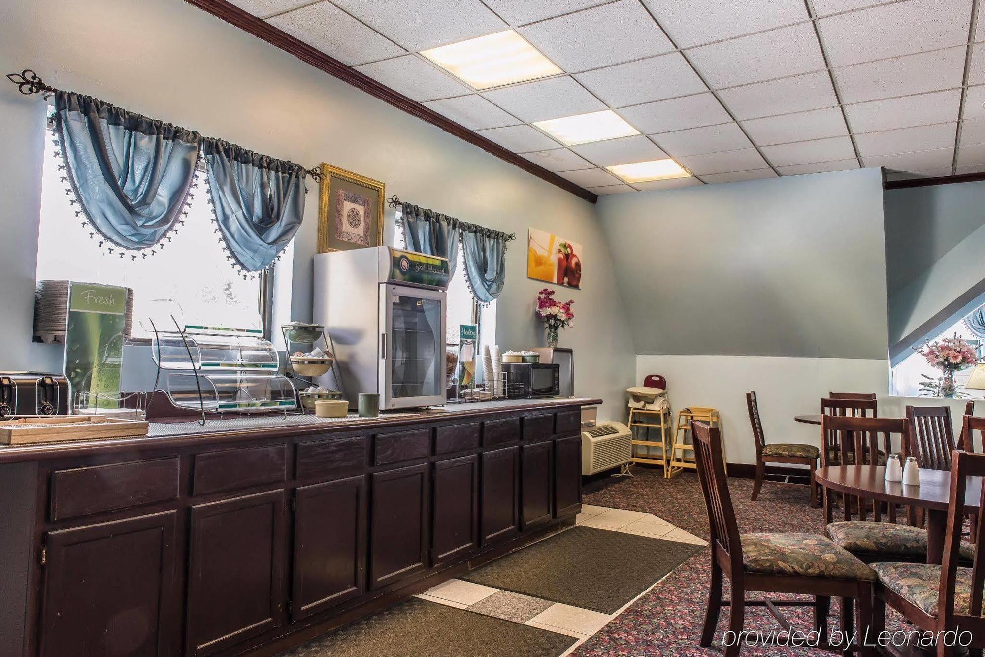 Rodeway Inn Brookville Bagian luar foto