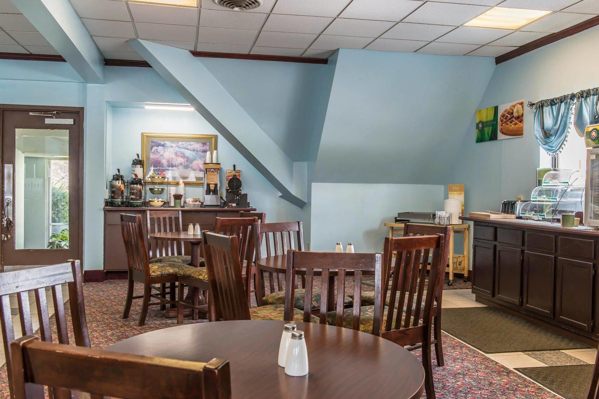 Rodeway Inn Brookville Bagian luar foto