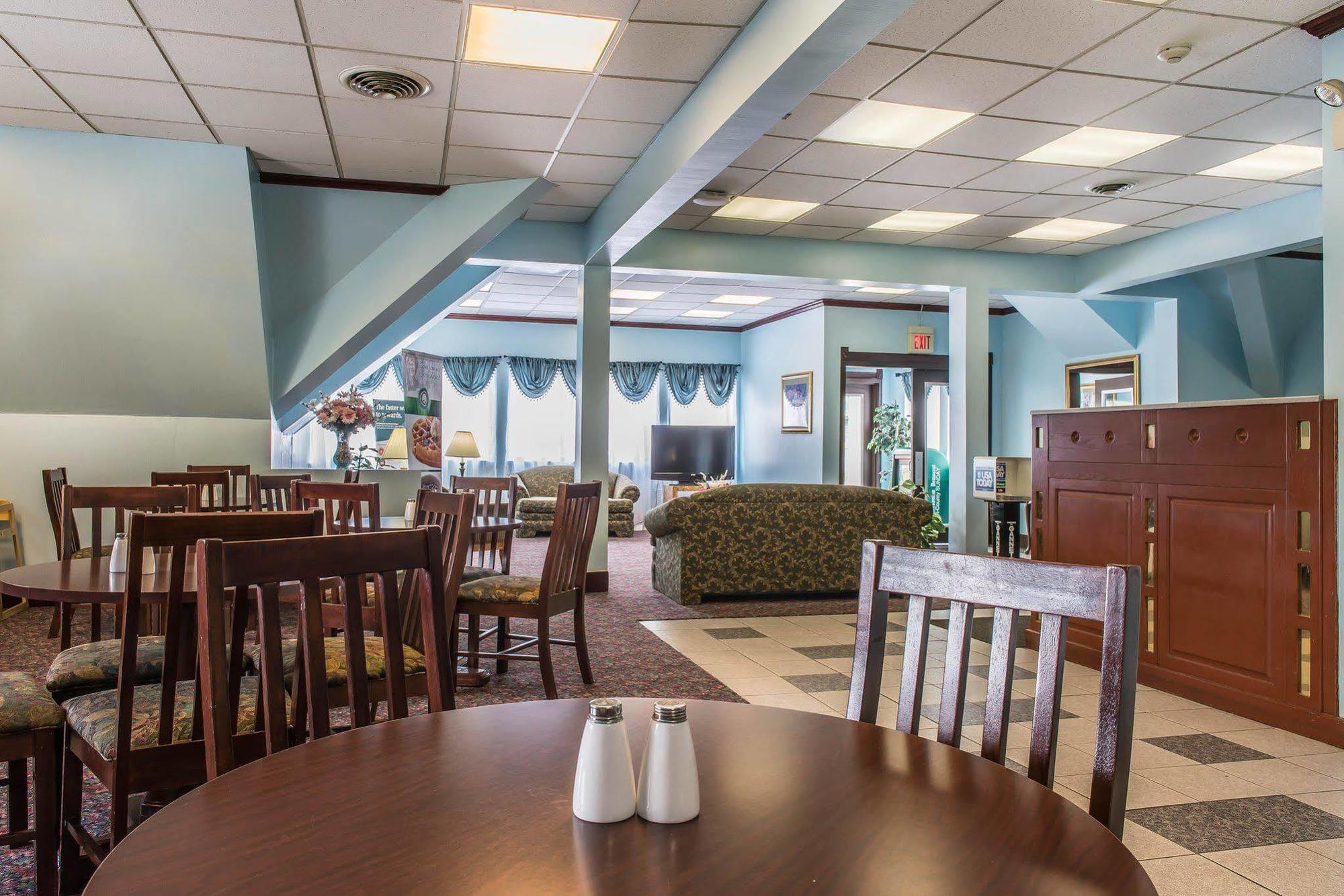 Rodeway Inn Brookville Bagian luar foto
